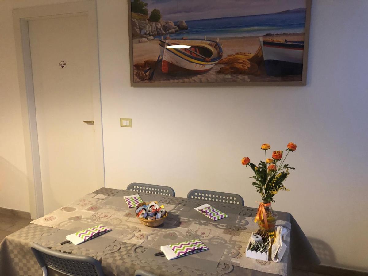 La Nana Gialla Riotorto Exteriör bild